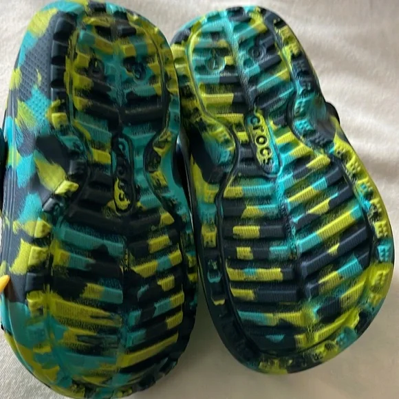 Gently used crocs - Picture 3 of 4